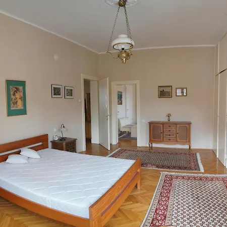 Dvornik Lux Apartment *