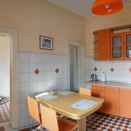 Dvornik Lux Skopje