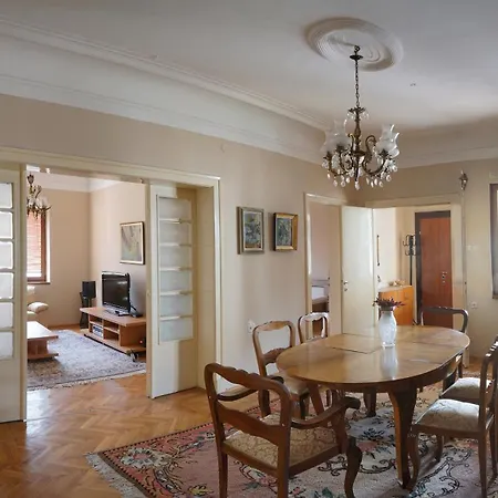 アパート Dvornik Lux