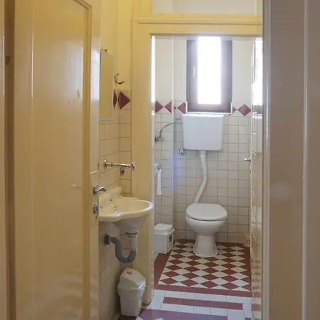 Dvornik Lux Skopje