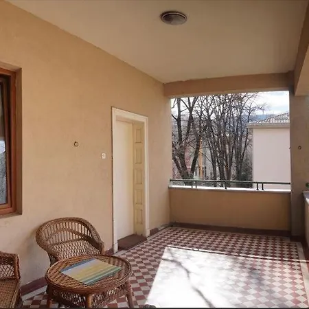 Dvornik Lux Skopje