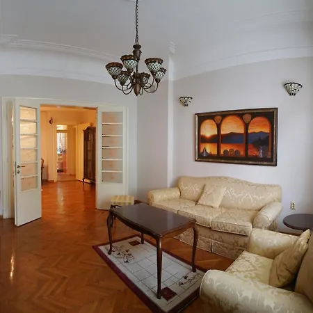 Dvornik Lux Skopje